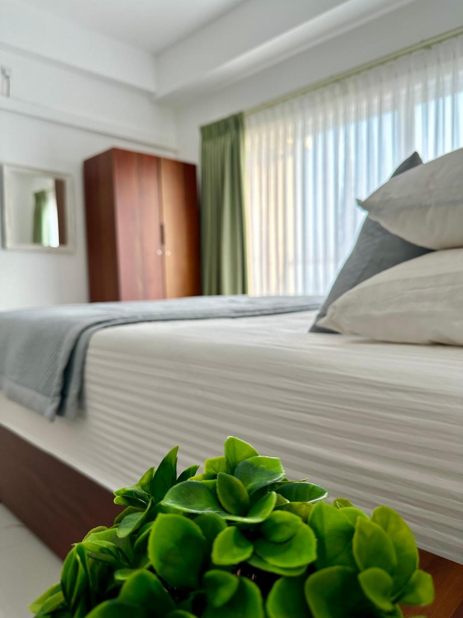 Ocean Breeze Hotel Residencies Britlanka Apartments Negombo Esterno foto