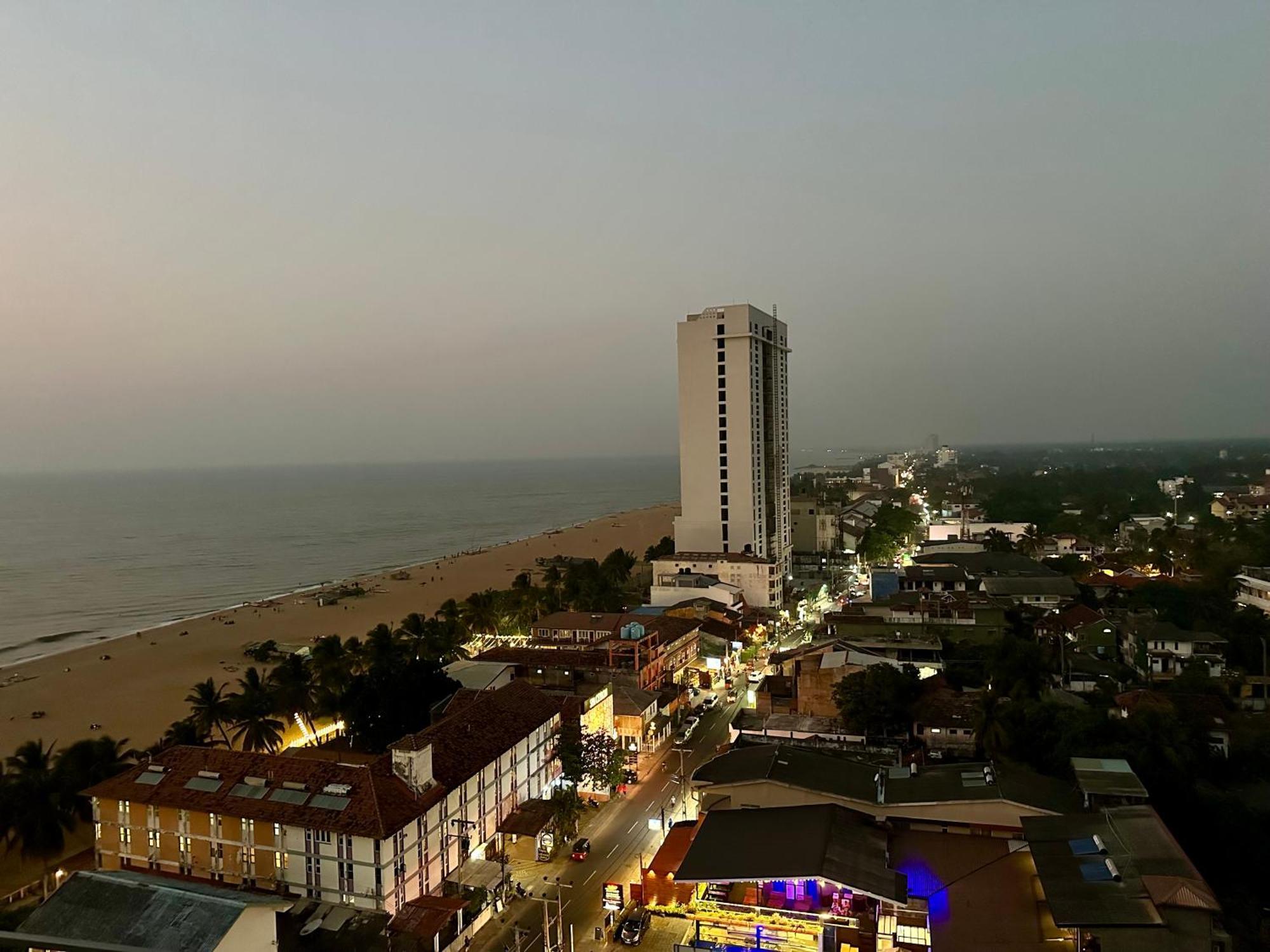 Ocean Breeze Hotel Residencies Britlanka Apartments Negombo Esterno foto