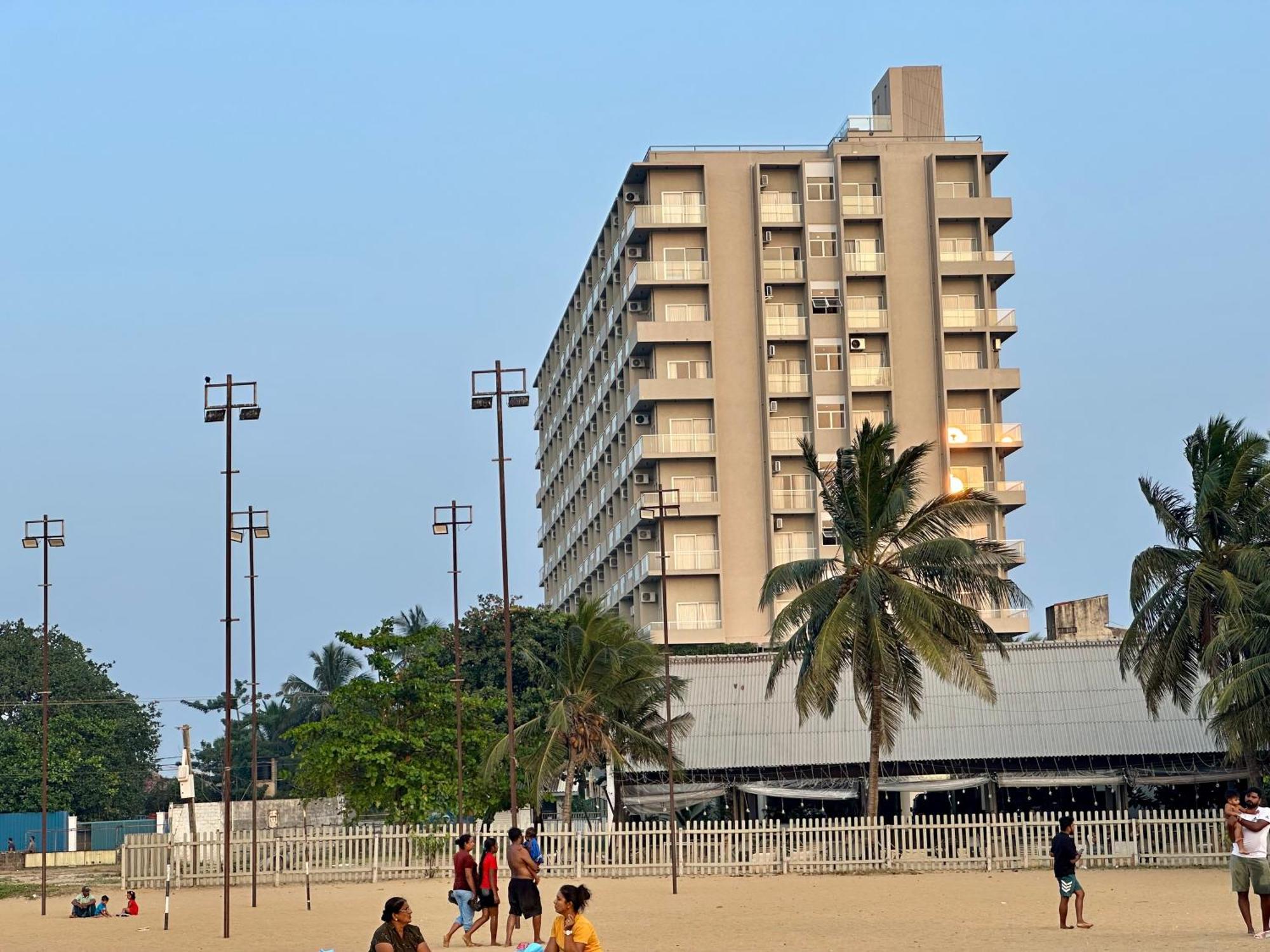 Ocean Breeze Hotel Residencies Britlanka Apartments Negombo Esterno foto