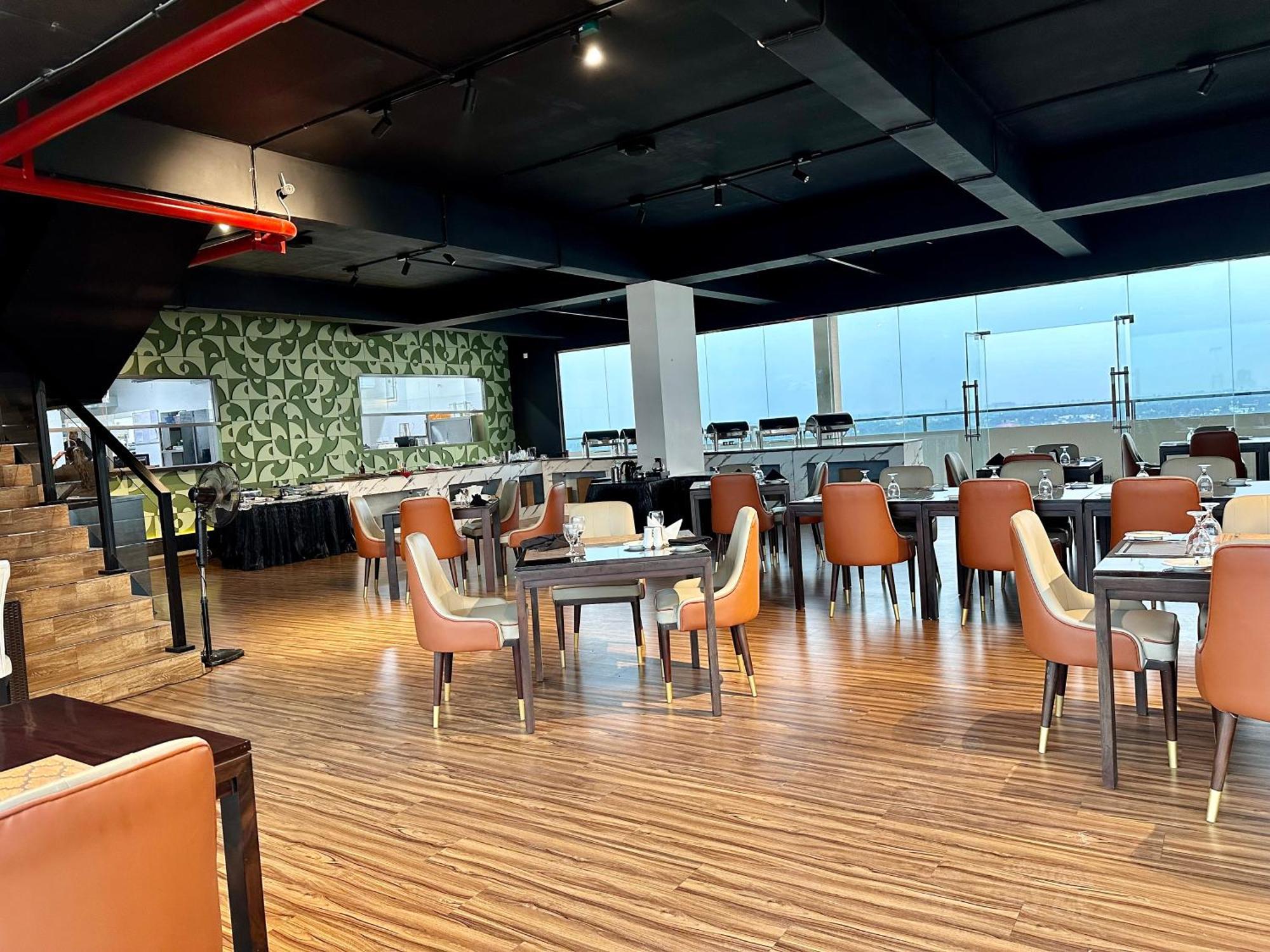 Ocean Breeze Hotel Residencies Britlanka Apartments Negombo Esterno foto