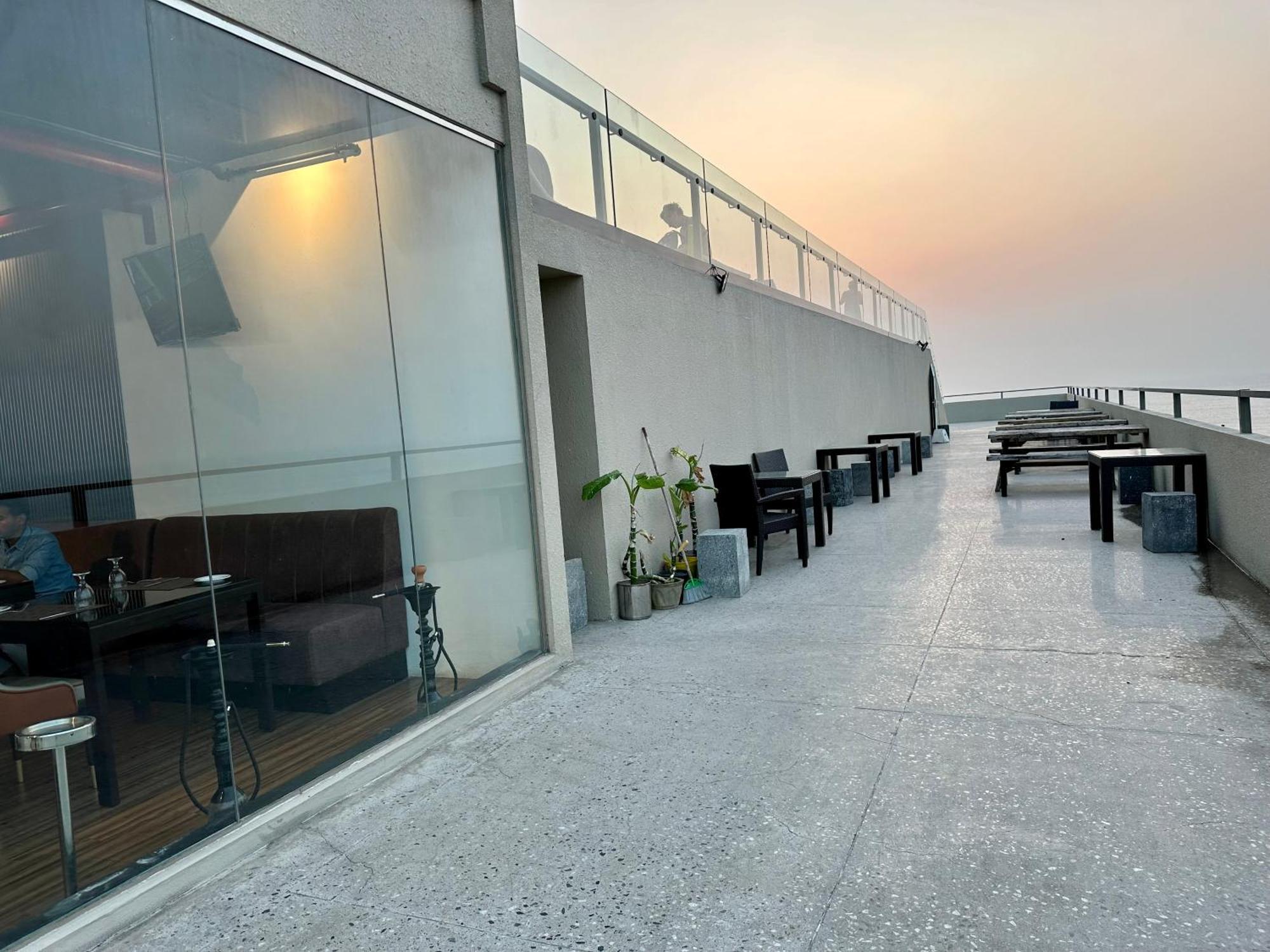 Ocean Breeze Hotel Residencies Britlanka Apartments Negombo Esterno foto