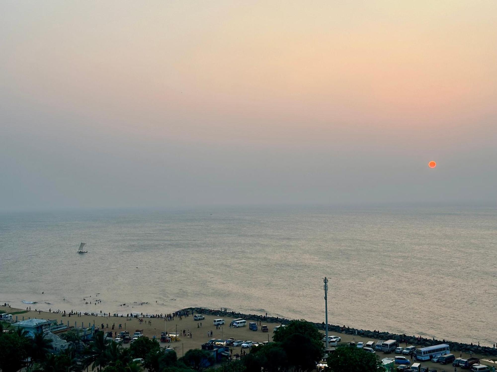 Ocean Breeze Hotel Residencies Britlanka Apartments Negombo Esterno foto