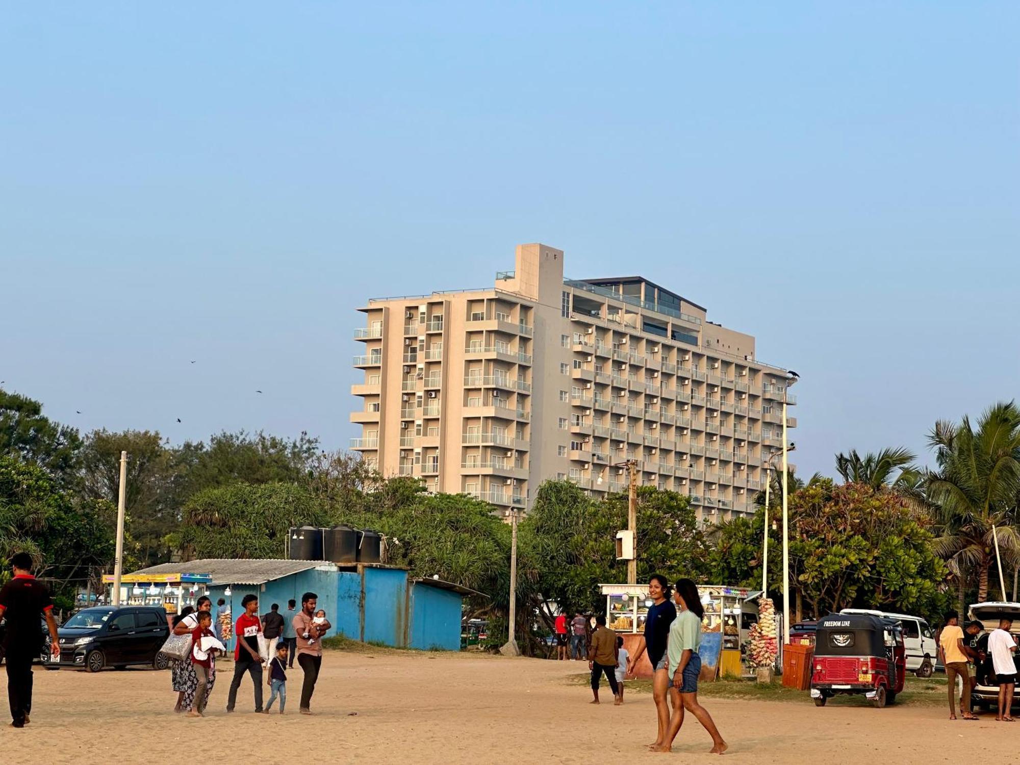Ocean Breeze Hotel Residencies Britlanka Apartments Negombo Esterno foto